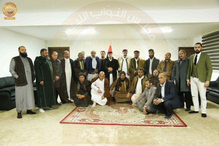 فخامة رئيس مجلس النواب يلتقي وفدًا من مشايخ وأعيان الفواخر | القبة – 31 ديسمبر 2020م (وام)