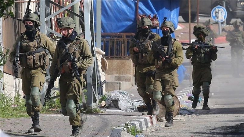 قوات الاحتلال تستهدف المواطنين الفلسطينيين بقنابل الصوت في نابلس