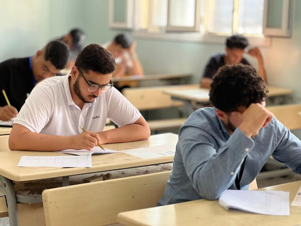 أكثر من 128 ألف طالب يؤدون امتحانات الشهادة الثانوية في مختلف أنحاء البلاد