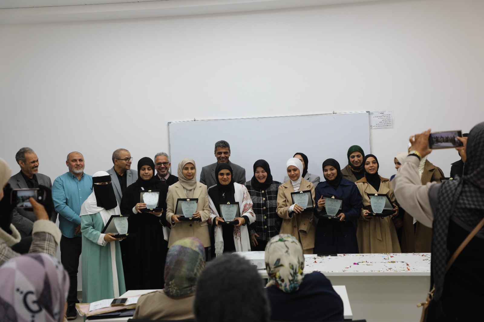 كلية التربية بجامعة بنغازي تحتفي بتكريم الطلبة الأوائل