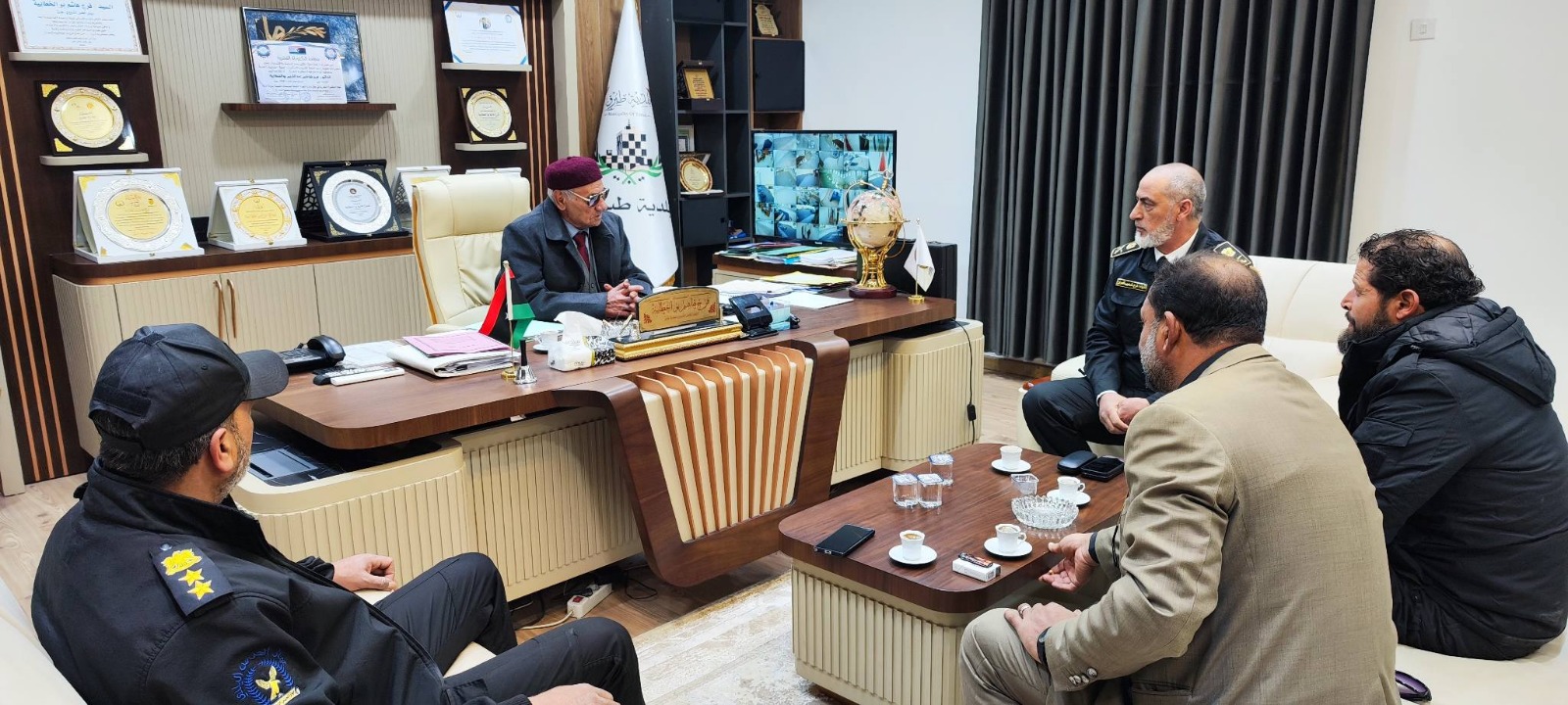 بلدية طبرق تناقش النقاط السلبية التي تشهدها الأسواق