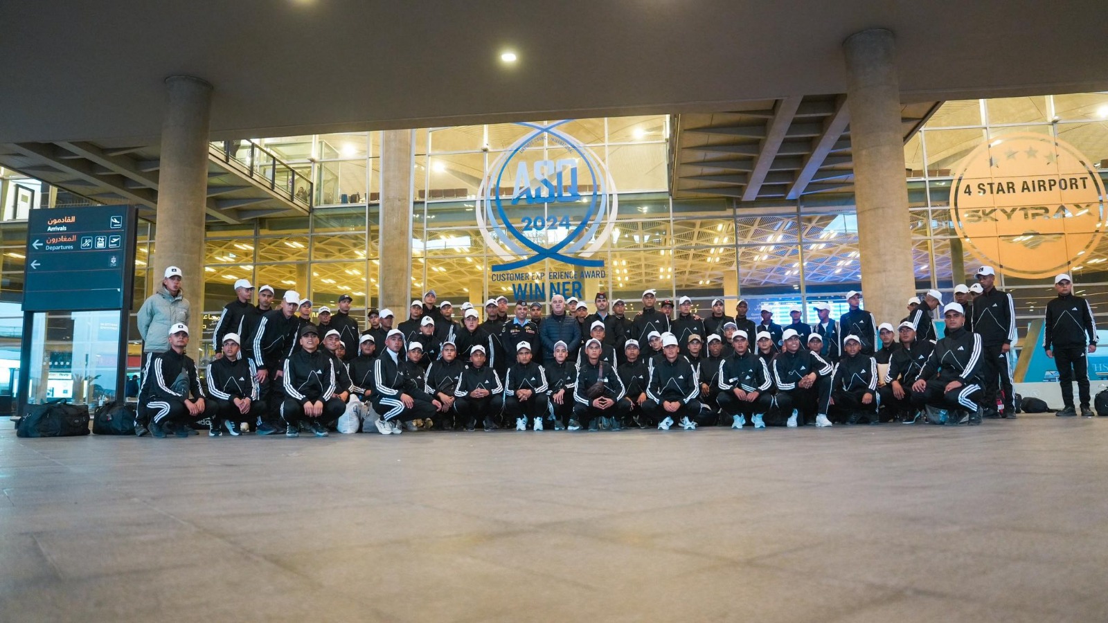 دفعة من ضباط الشرطة التابعة لوزارة الداخلية تصل لارض الوطن