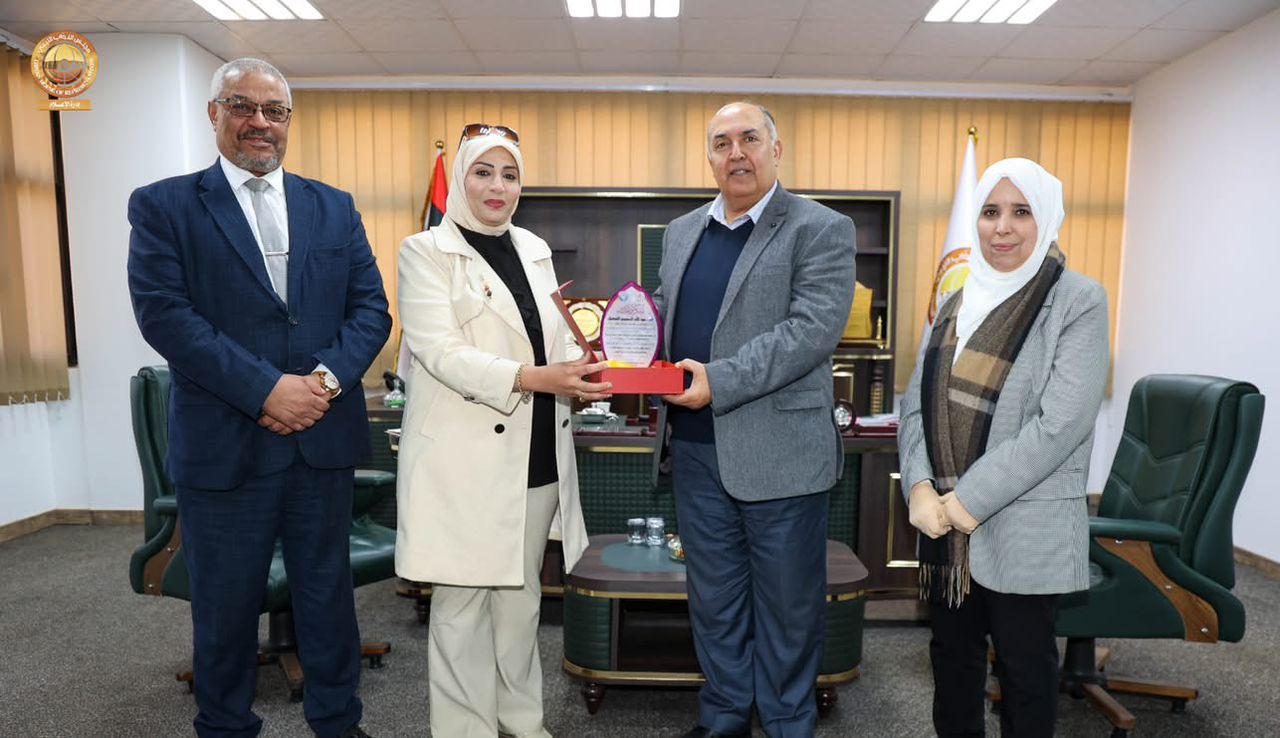 تقديرًا لدوره في إنجاح مؤتمر «أمان رقمي» تكريم رئيس ديوان مجلس النواب