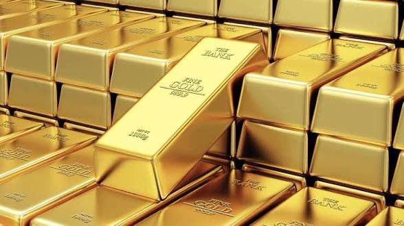 تراجع أسعار الذهب عالمياً وسط ارتفاع الدولار والنفط