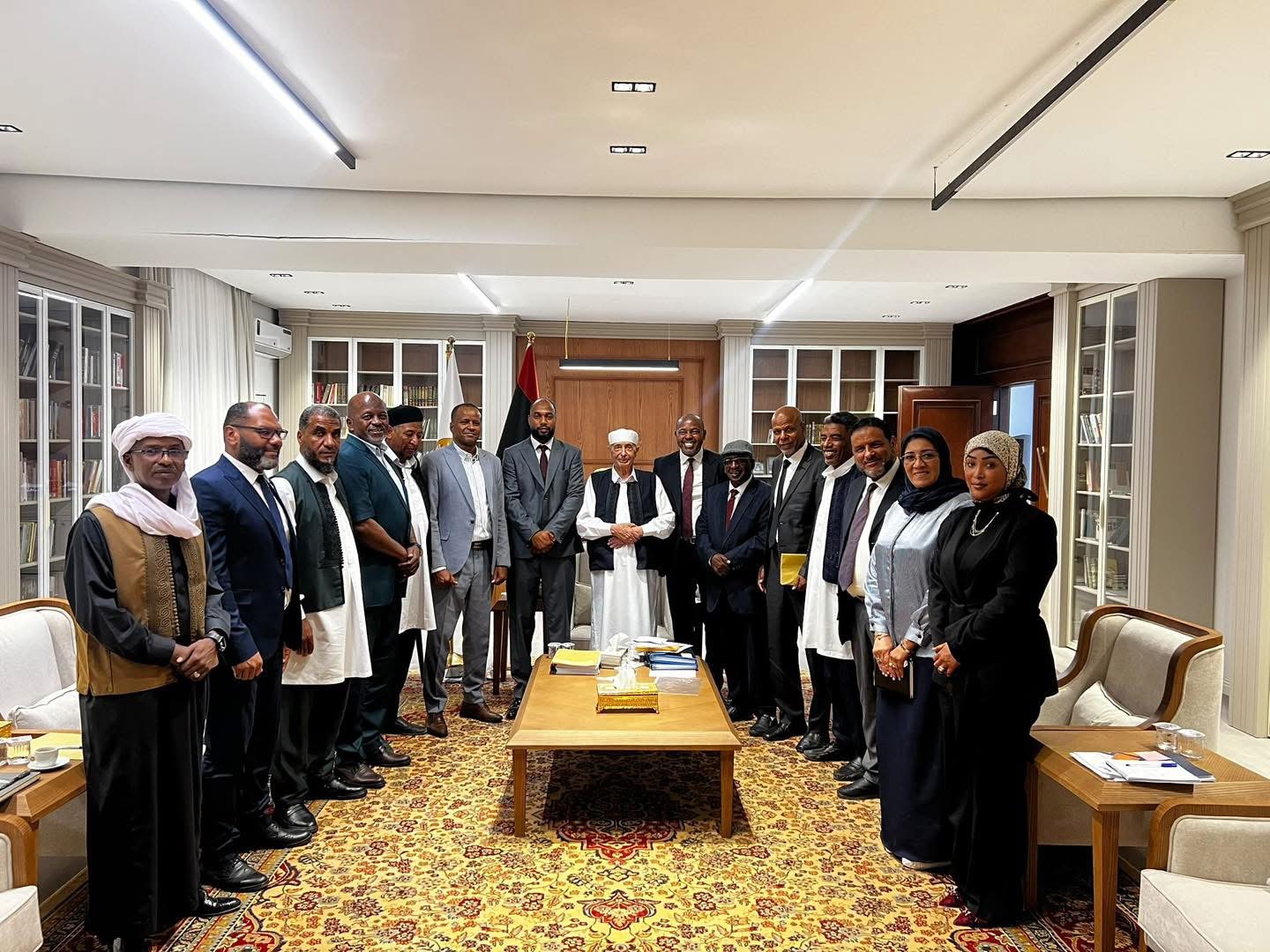 المستشار عقيله صالح يلتقي ممثلي ملتقى فزان الوطني ويؤكد أهمية توحيد الجهود لإنجاز الانتخابات