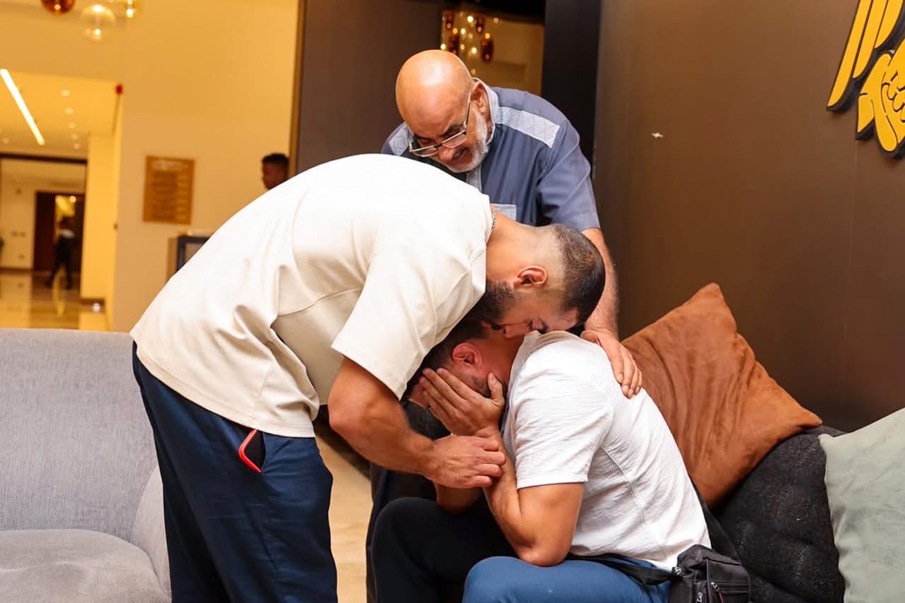 القائد العام للقوات المسلحة المشير أركان حرب خليفة أبوالقاسم حفتر ينسق للإفراج عن الرياضيين الليبيين بعد 11 عامًا من الاحتجاز