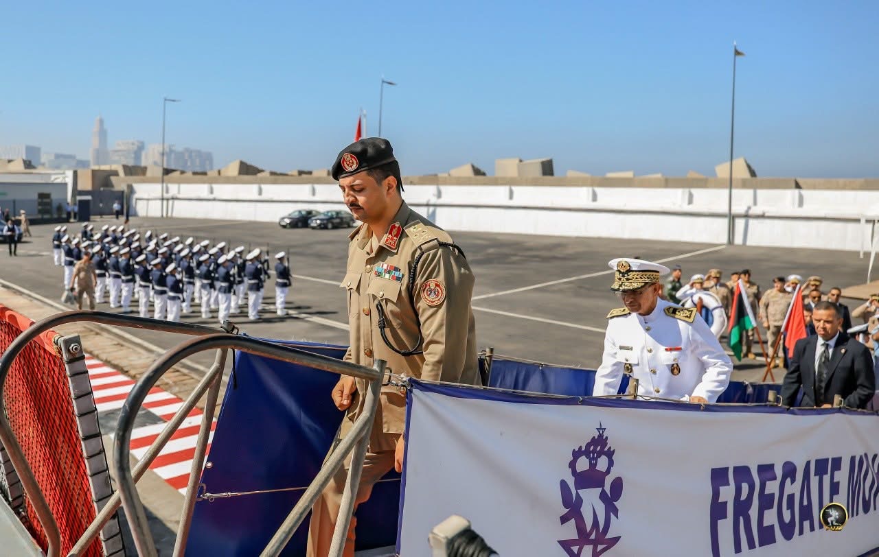 رئيس الأركان العامة للقوات المسلحة الفريق أول ركن خالد حفتر يزور المدرسة الملكية للقوات البحرية