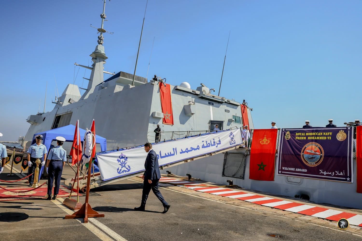 رئيس الأركان العامة للقوات المسلحة الفريق أول ركن خالد حفتر يزور المدرسة الملكية للقوات البحرية