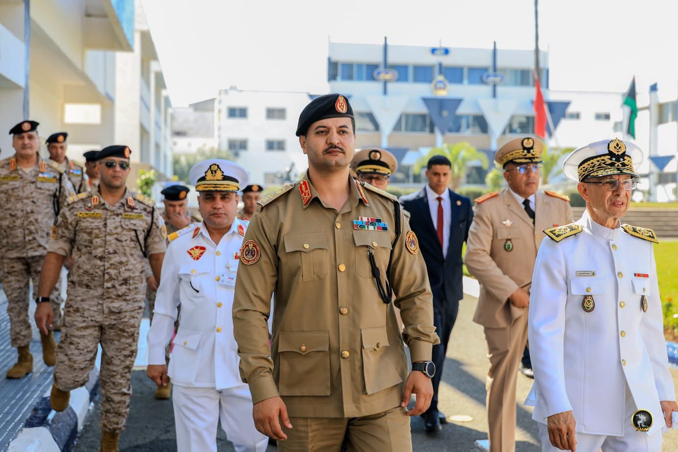 رئيس الأركان العامة للقوات المسلحة الفريق أول ركن خالد حفتر يزور المدرسة الملكية للقوات البحرية