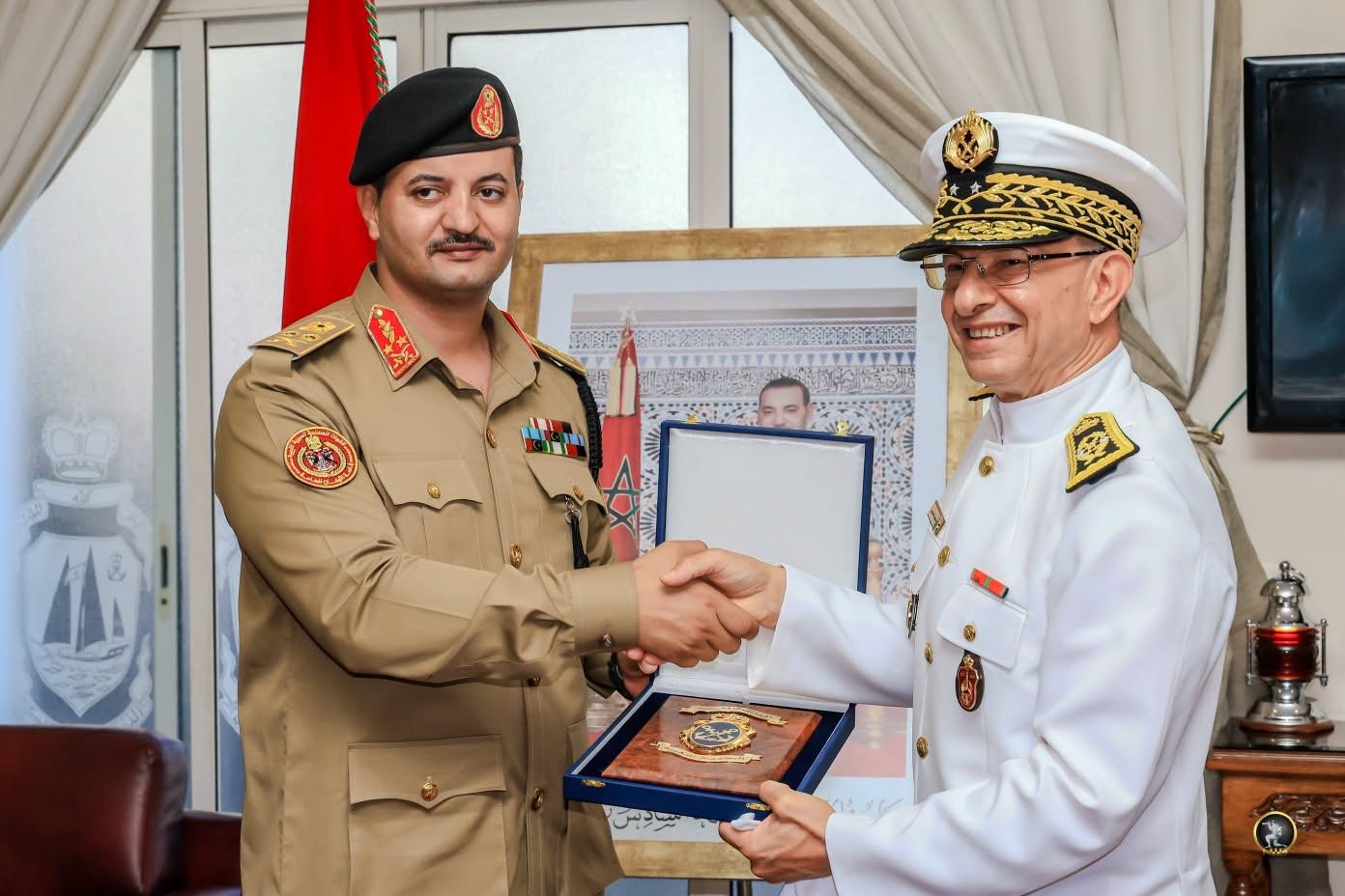 رئيس الأركان العامة للقوات المسلحة الفريق أول ركن خالد حفتر يزور المدرسة الملكية للقوات البحرية