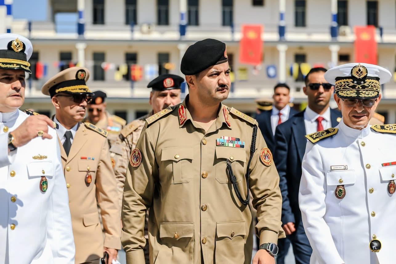رئيس الأركان العامة للقوات المسلحة الفريق أول ركن خالد حفتر يزور المدرسة الملكية للقوات البحرية
