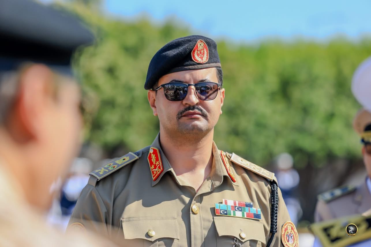 رئيس الأركان العامة للقوات المسلحة الفريق أول ركن خالد حفتر يزور المدرسة الملكية للقوات البحرية