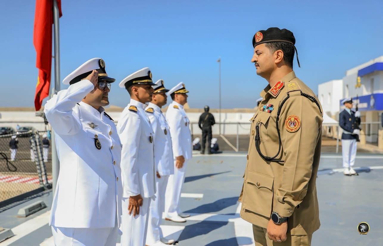 رئيس الأركان العامة للقوات المسلحة الفريق أول ركن خالد حفتر يزور المدرسة الملكية للقوات البحرية