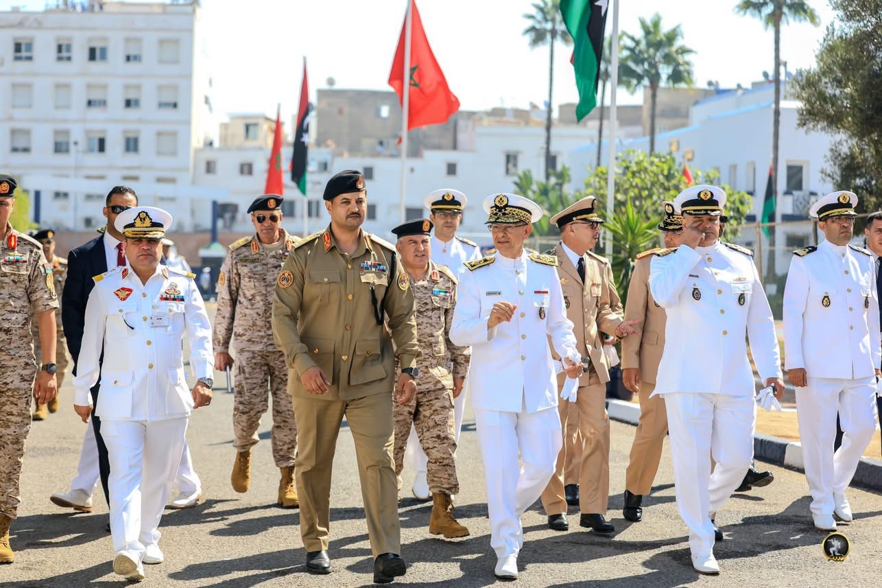 رئيس الأركان العامة للقوات المسلحة الفريق أول ركن خالد حفتر يزور المدرسة الملكية للقوات البحرية