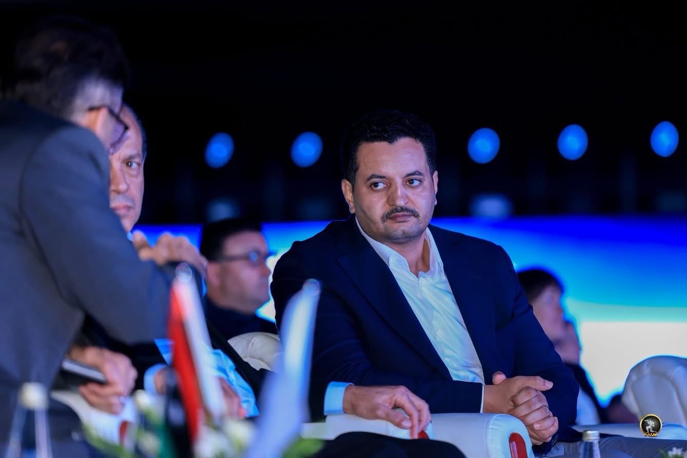 رئيس الأركان العامة للقوات المسلحة  الفريق أول ركن خالد حفتر يشارك في إطلاق مجموعة أوزون للاتصالات والتقنية بمدينة بنغازي